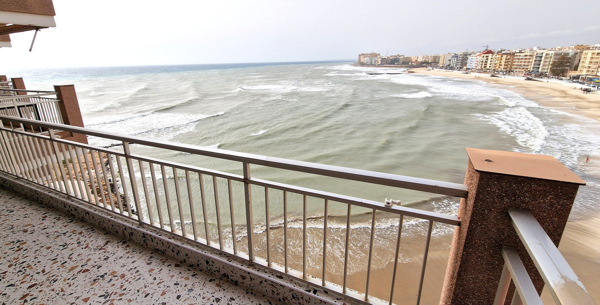 Se vende Apartamento Planta Media de 2 dormitorios en Costa Blanca, Alicante, España