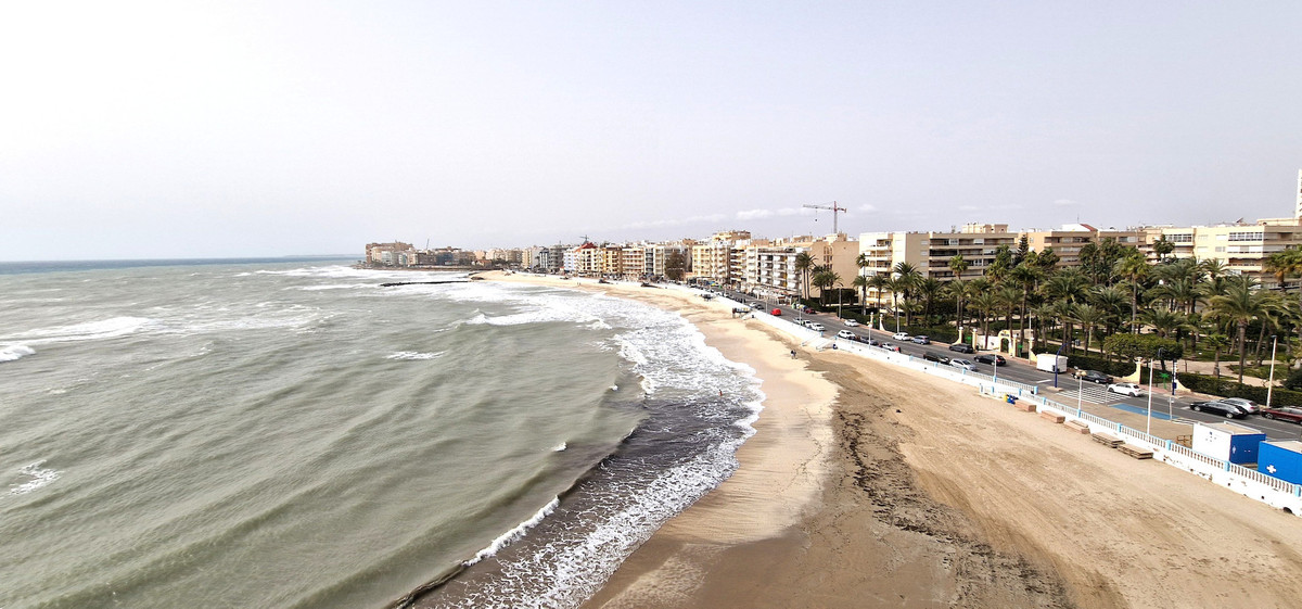 Se vende Apartamento Planta Media de 2 dormitorios en Costa Blanca, Alicante, España