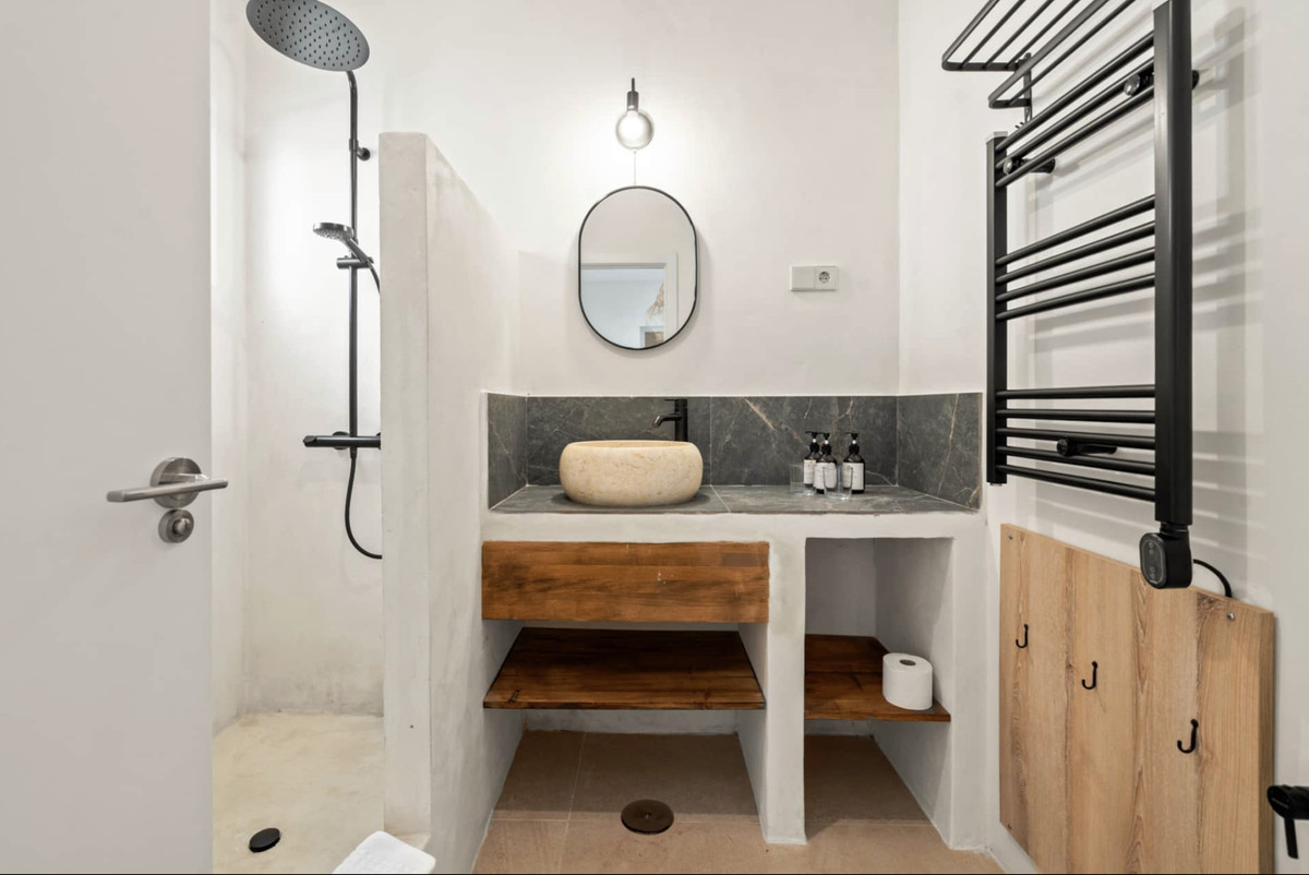 Se vende Hotel de 12 dormitorios en Costa Del Sol, Cadiz, España