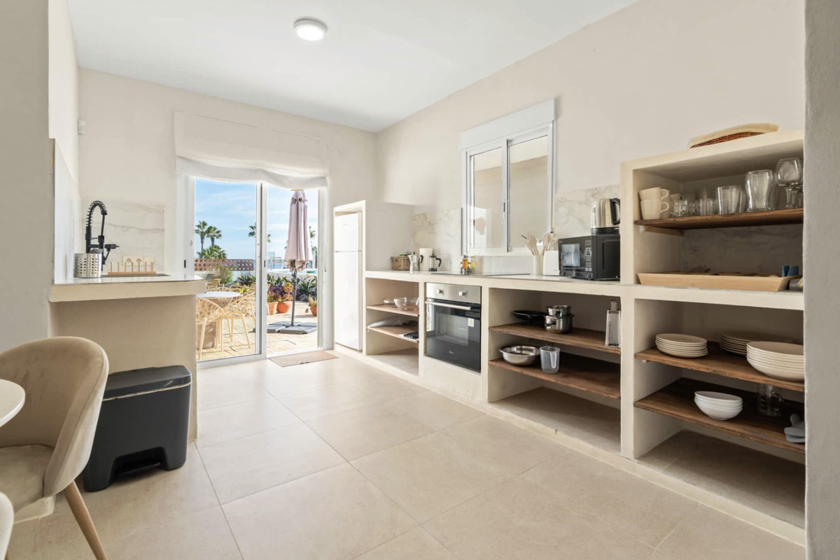 Se vende Hotel de 12 dormitorios en Costa Del Sol, Cadiz, España