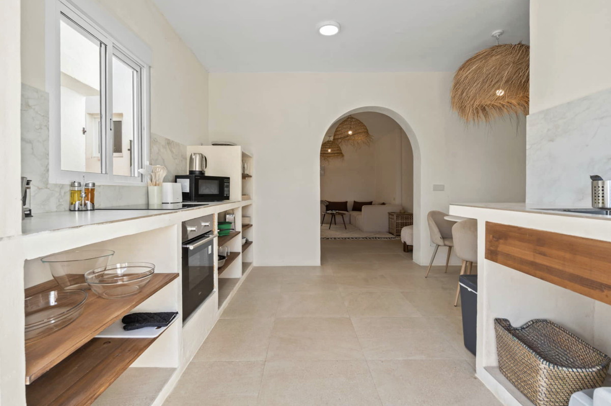 Se vende Hotel de 12 dormitorios en Costa Del Sol, Cadiz, España