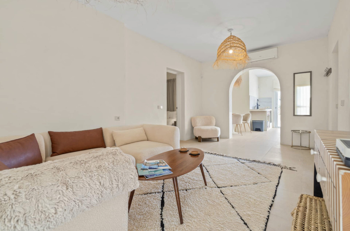 Se vende Hotel de 12 dormitorios en Costa Del Sol, Cadiz, España