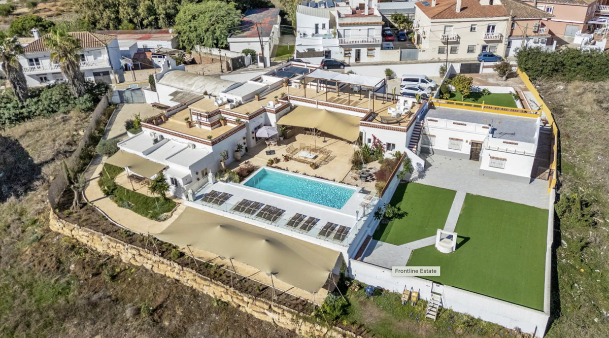 Se vende Hotel de 12 dormitorios en Costa Del Sol, Cadiz, España