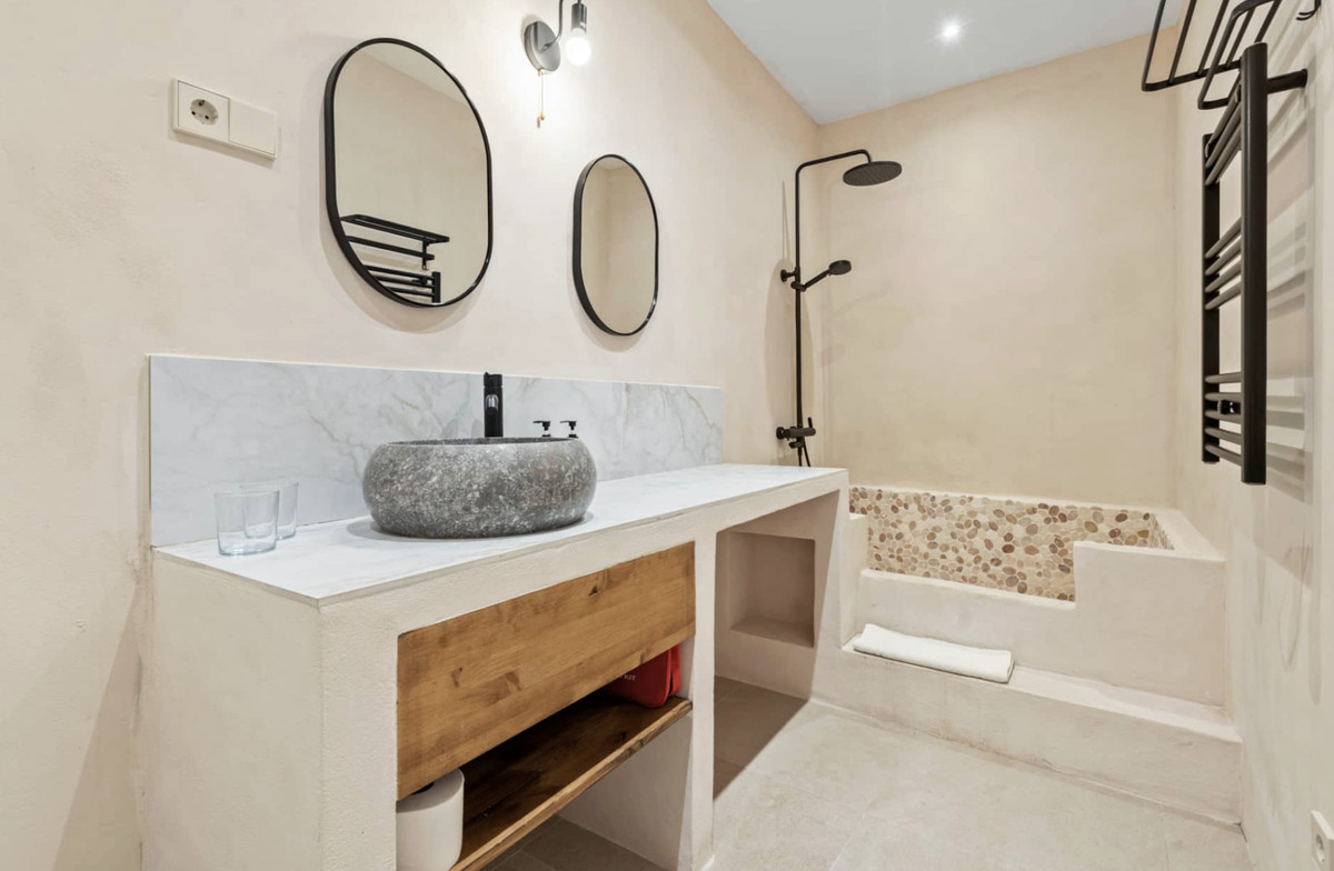Se vende Hotel de 12 dormitorios en Costa Del Sol, Cadiz, España