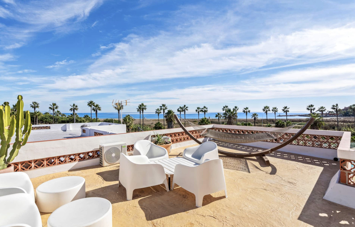 Se vende Hotel de 12 dormitorios en Costa Del Sol, Cadiz, España