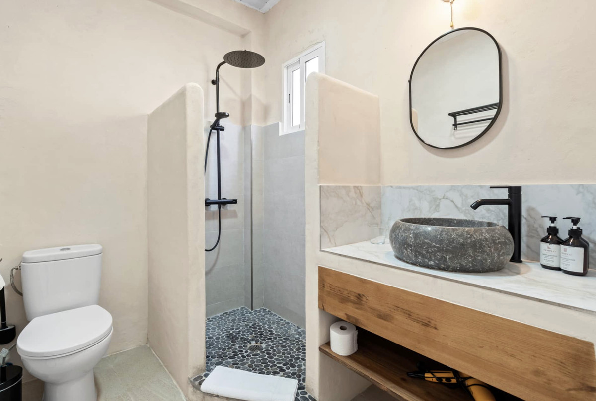 Se vende Hotel de 12 dormitorios en Costa Del Sol, Cadiz, España