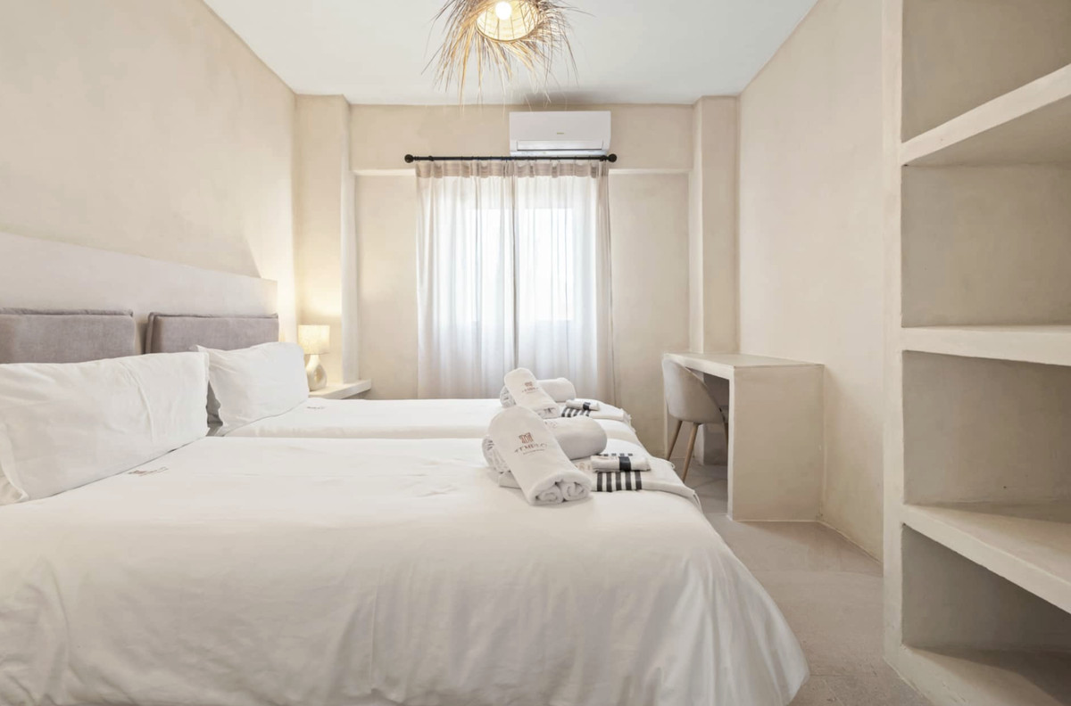 Se vende Hotel de 12 dormitorios en Costa Del Sol, Cadiz, España