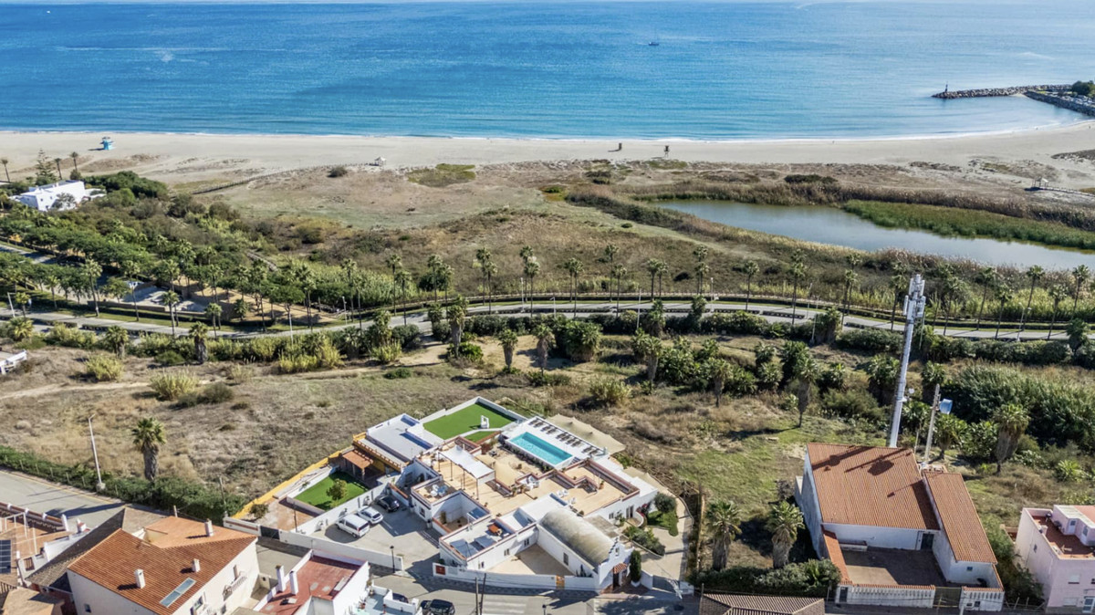 Se vende Hotel de 12 dormitorios en Costa Del Sol, Cadiz, España