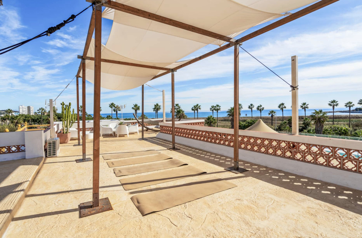 Se vende Hotel de 12 dormitorios en Costa Del Sol, Cadiz, España