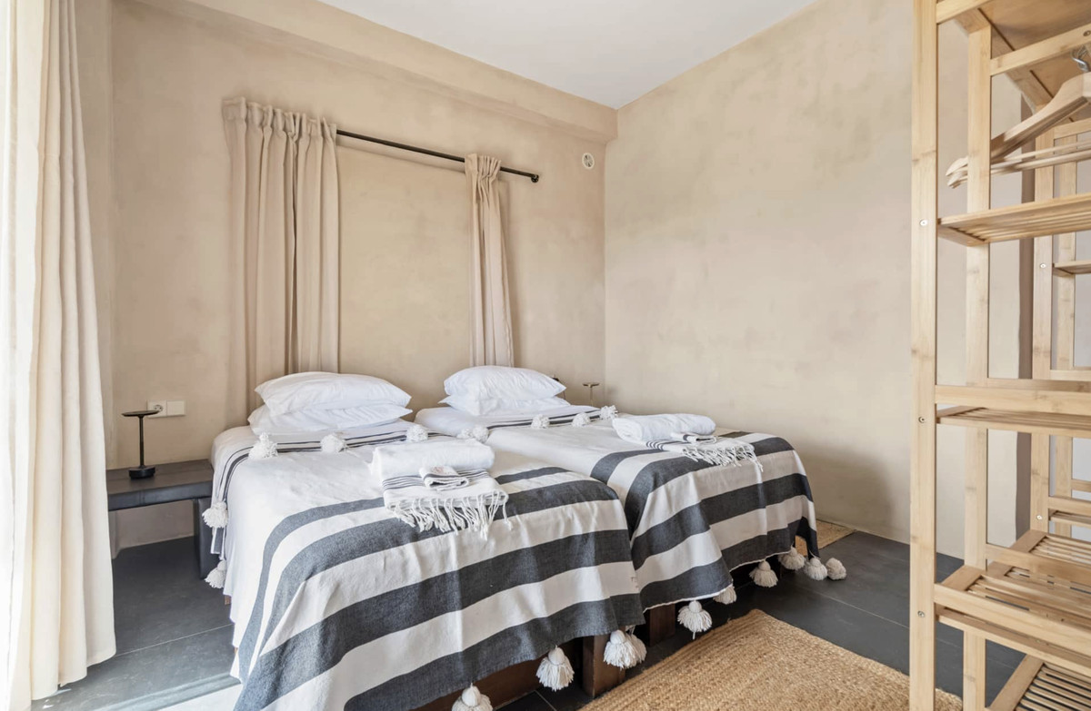 Se vende Hotel de 12 dormitorios en Costa Del Sol, Cadiz, España
