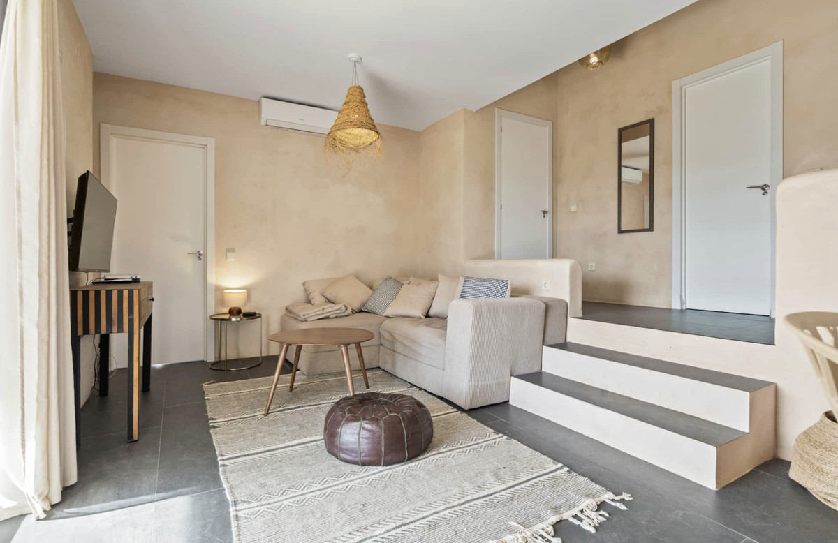 Se vende Hotel de 12 dormitorios en Costa Del Sol, Cadiz, España