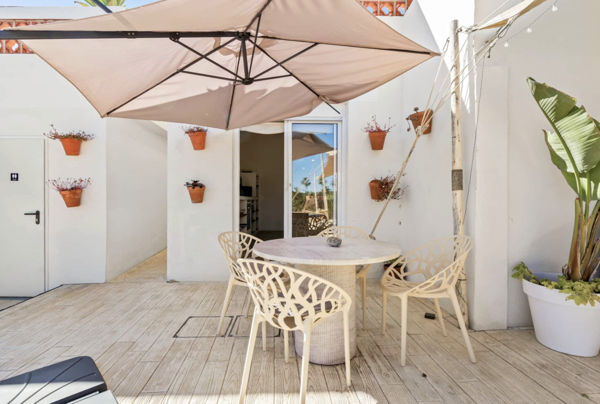 Se vende Hotel de 12 dormitorios en Costa Del Sol, Cadiz, España