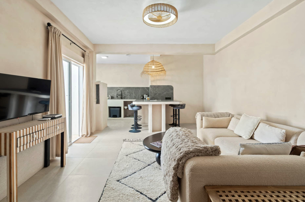 Se vende Hotel de 12 dormitorios en Costa Del Sol, Cadiz, España