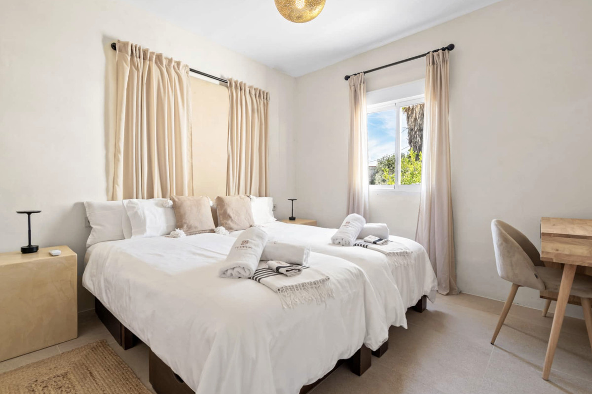 Se vende Hotel de 12 dormitorios en Costa Del Sol, Cadiz, España