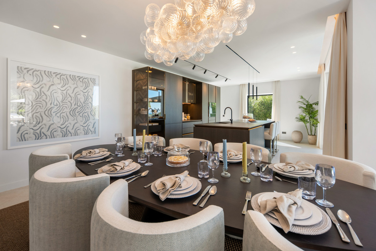 Se vende Villa - Chalet de 6 dormitorios en Costa Del Sol, Málaga, España