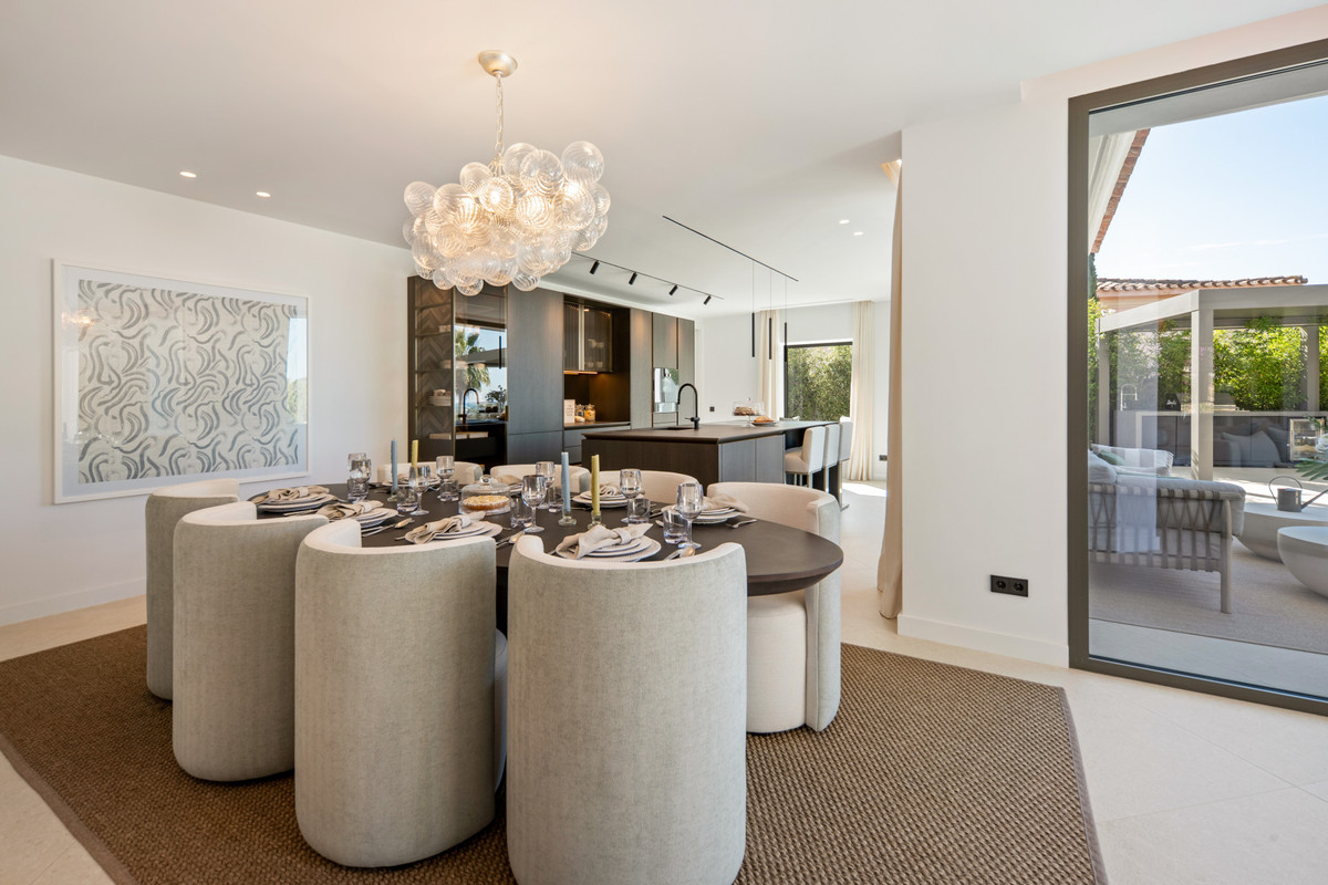 Se vende Villa - Chalet de 6 dormitorios en Costa Del Sol, Málaga, España