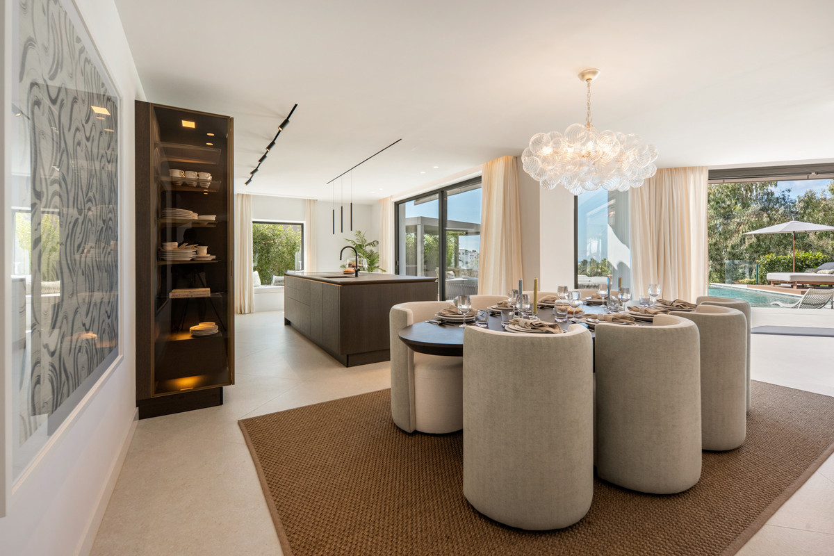 Se vende Villa - Chalet de 6 dormitorios en Costa Del Sol, Málaga, España
