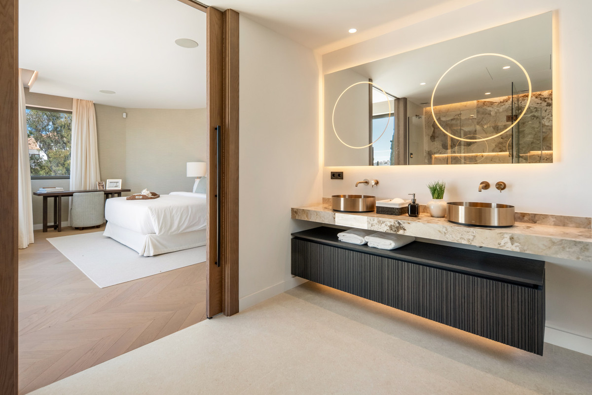 Se vende Villa - Chalet de 6 dormitorios en Costa Del Sol, Málaga, España