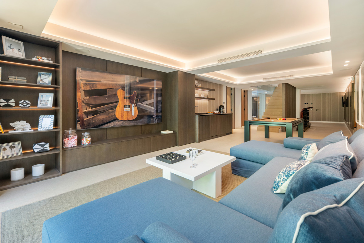 Se vende Villa - Chalet de 6 dormitorios en Costa Del Sol, Málaga, España