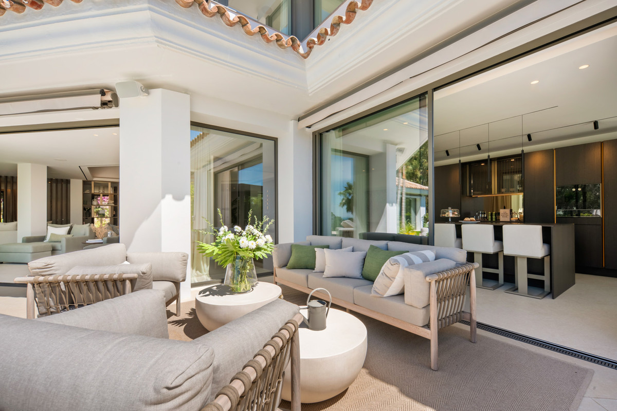 Se vende Villa - Chalet de 6 dormitorios en Costa Del Sol, Málaga, España