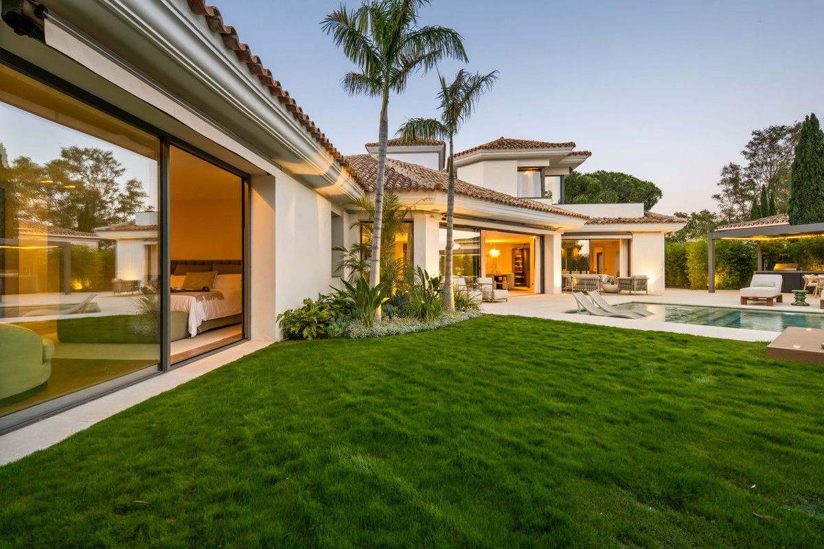Se vende Villa - Chalet de 6 dormitorios en Costa Del Sol, Málaga, España