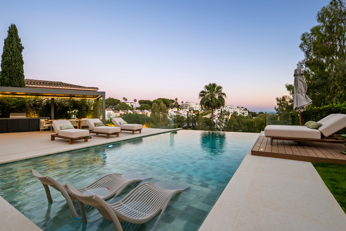 Se vende Villa - Chalet de 6 dormitorios en Costa Del Sol, Málaga, España