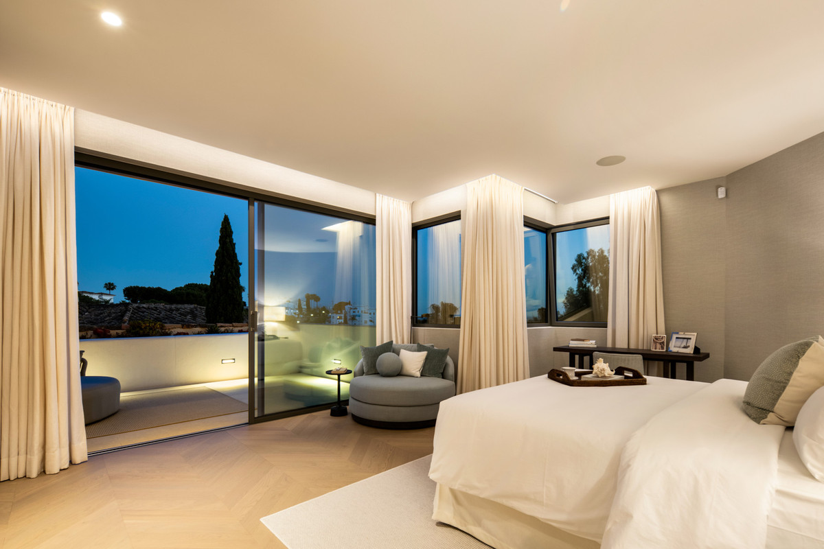 Se vende Villa - Chalet de 6 dormitorios en Costa Del Sol, Málaga, España