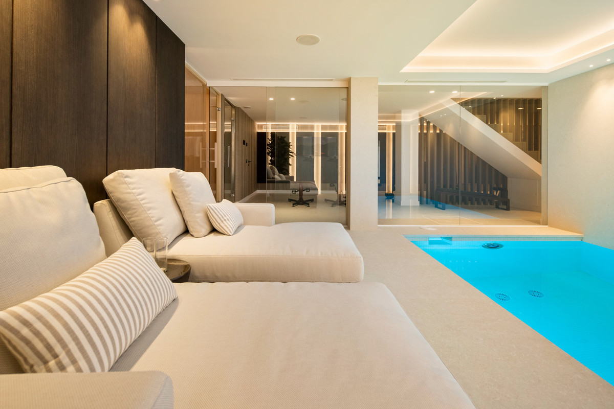 Se vende Villa - Chalet de 6 dormitorios en Costa Del Sol, Málaga, España