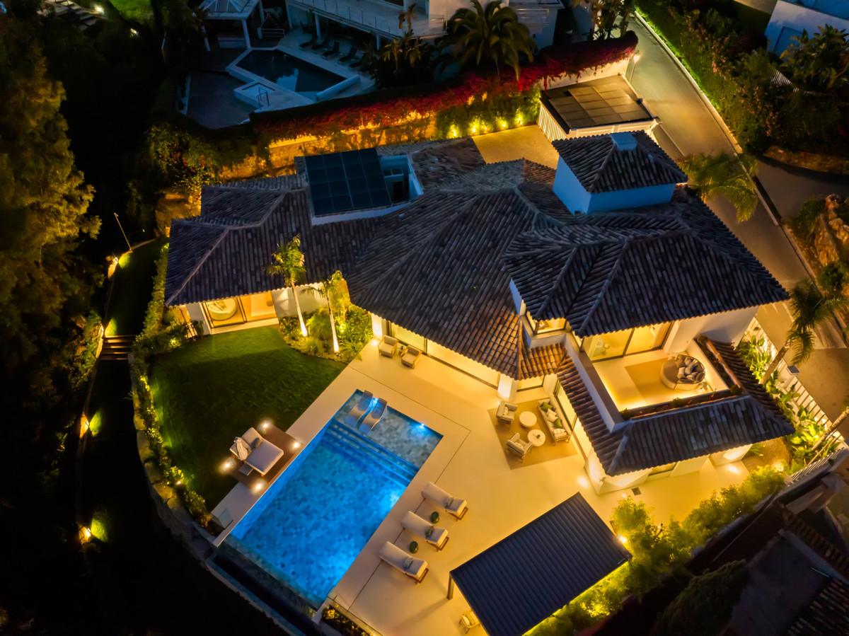 Se vende Villa - Chalet de 6 dormitorios en Costa Del Sol, Málaga, España