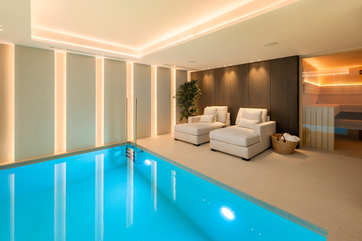 Se vende Villa - Chalet de 6 dormitorios en Costa Del Sol, Málaga, España