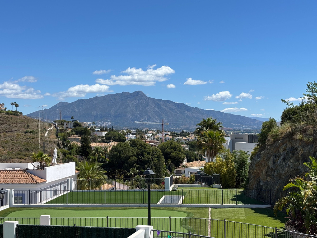 2 Bed Apartment for sale in Benahavís Costa Del Sol, Málaga, Spain