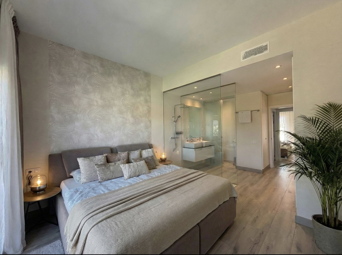2 Bed Apartment for sale in Benahavís Costa Del Sol, Málaga, Spain