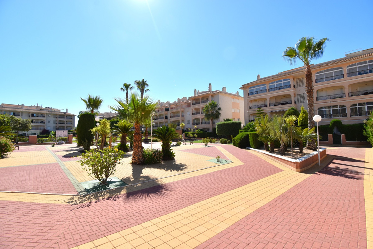 3 Bed Apartment for sale in Playa Flamenca Costa Blanca, Alicante, Spain