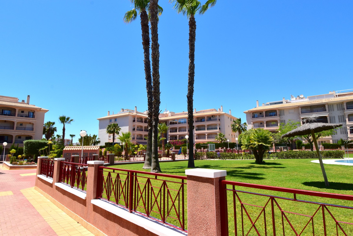 3 Bed Apartment for sale in Playa Flamenca Costa Blanca, Alicante, Spain