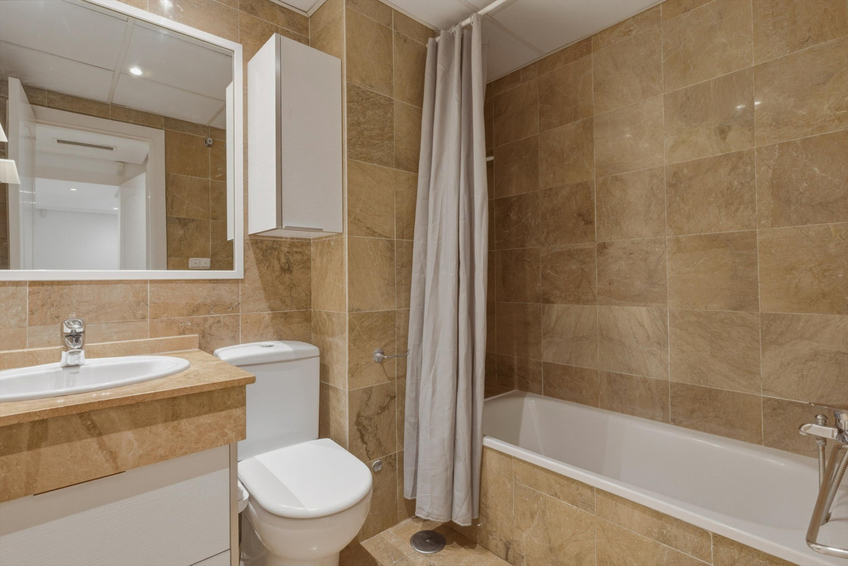 2 Bed Apartment for sale in The Golden Mile Costa Del Sol, Málaga, Spain