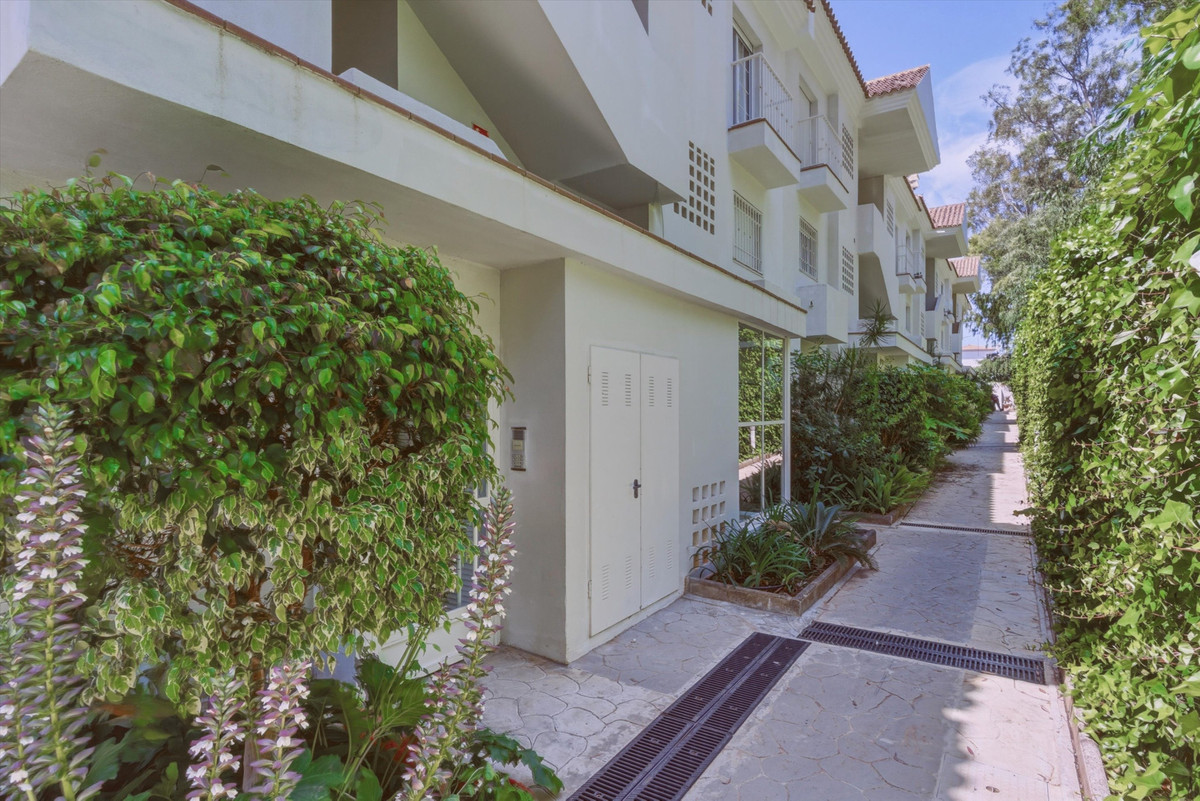 2 Bed Apartment for sale in The Golden Mile Costa Del Sol, Málaga, Spain