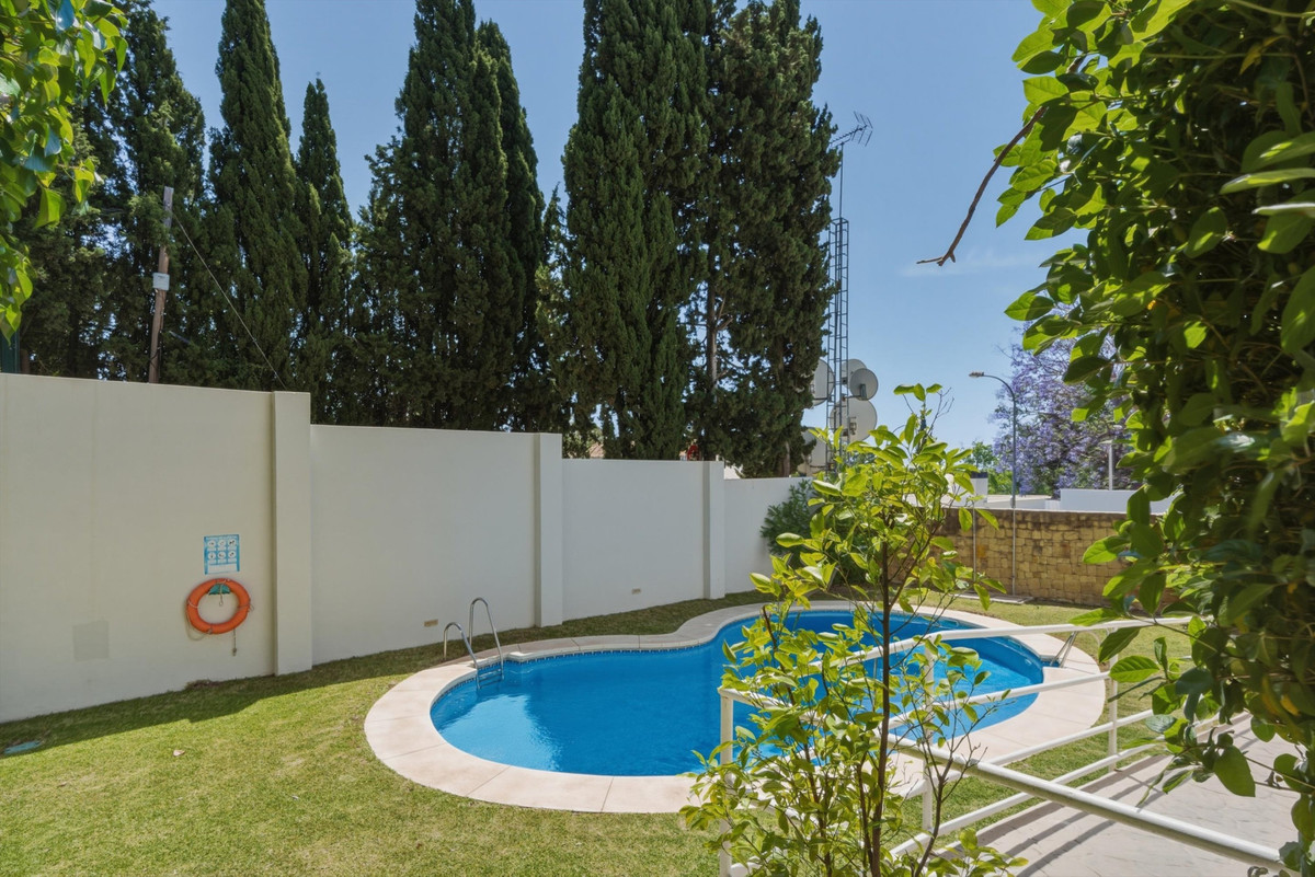 2 Bed Apartment for sale in The Golden Mile Costa Del Sol, Málaga, Spain