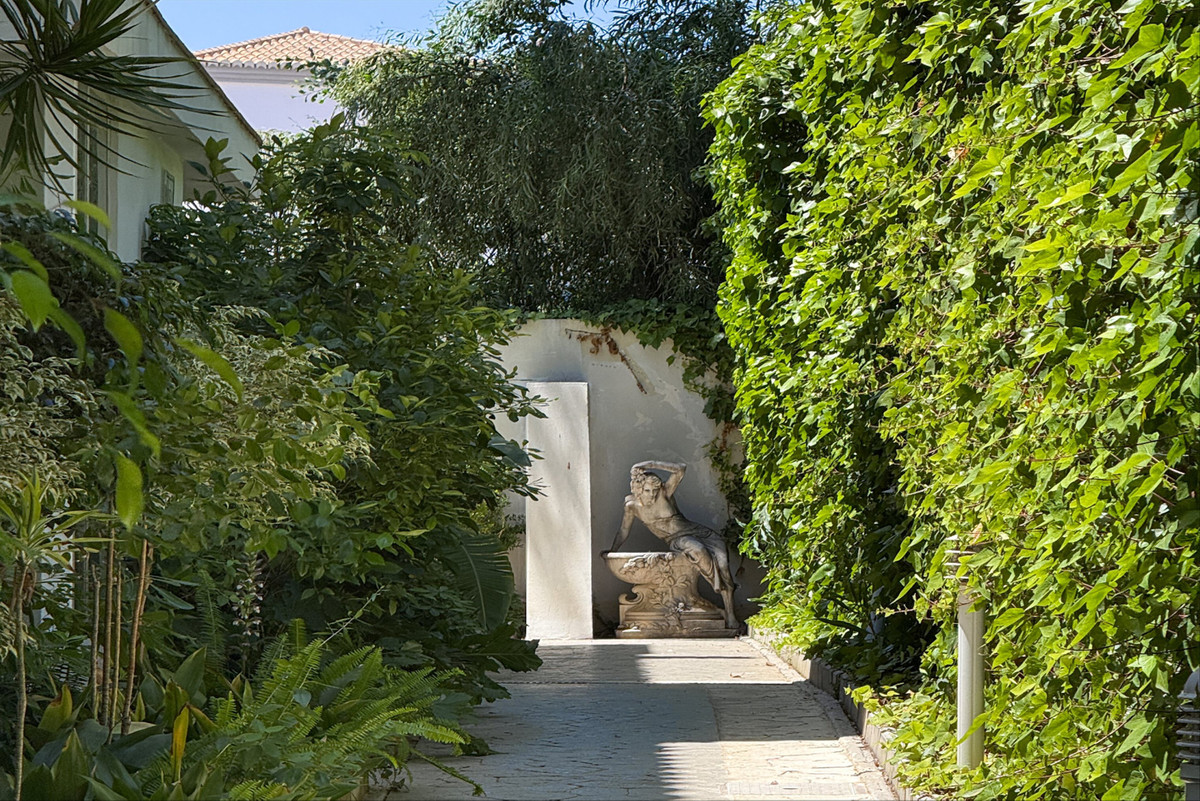 2 Bed Apartment for sale in The Golden Mile Costa Del Sol, Málaga, Spain