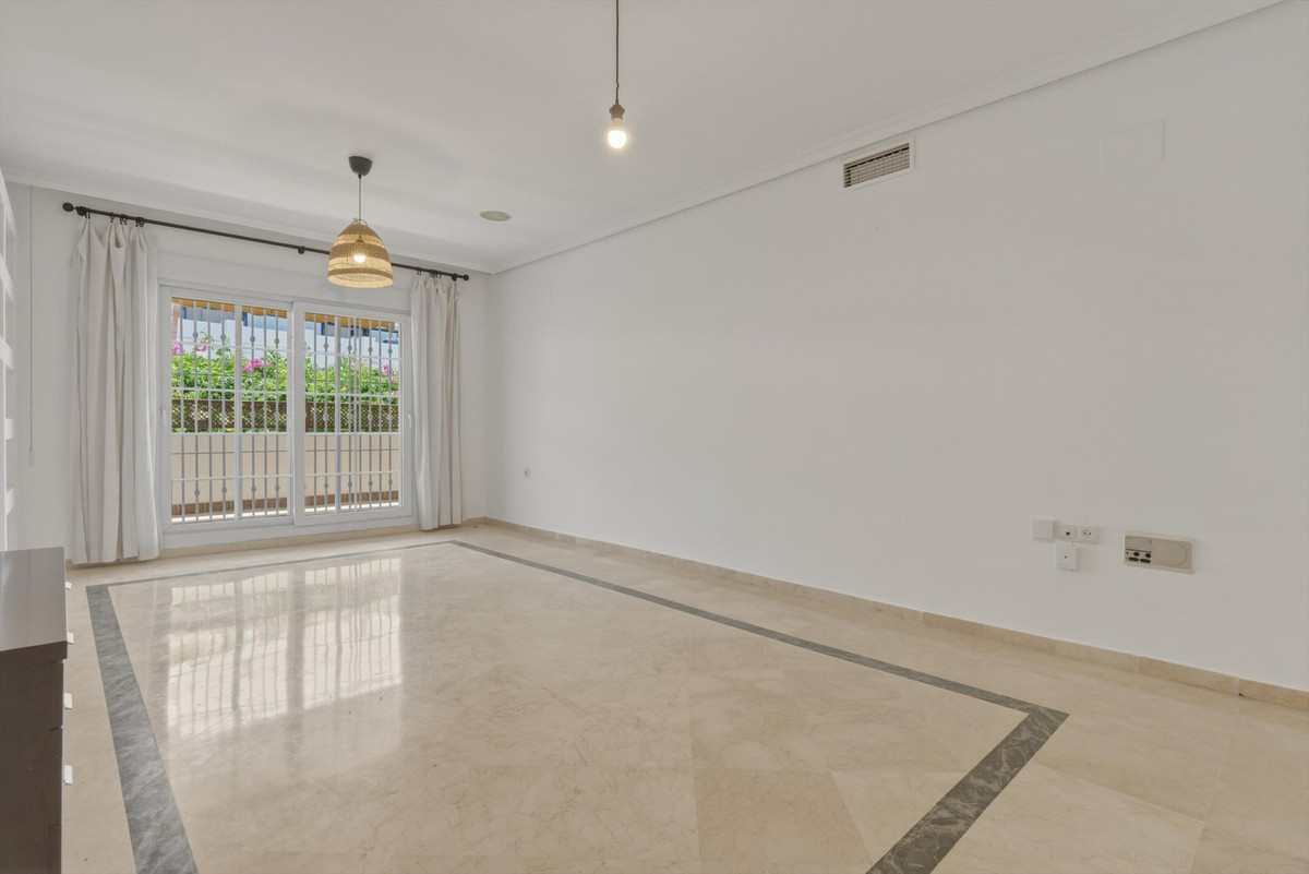 2 Bed Apartment for sale in The Golden Mile Costa Del Sol, Málaga, Spain