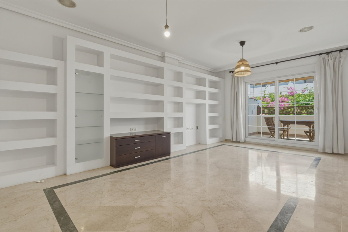 2 Bed Apartment for sale in The Golden Mile Costa Del Sol, Málaga, Spain