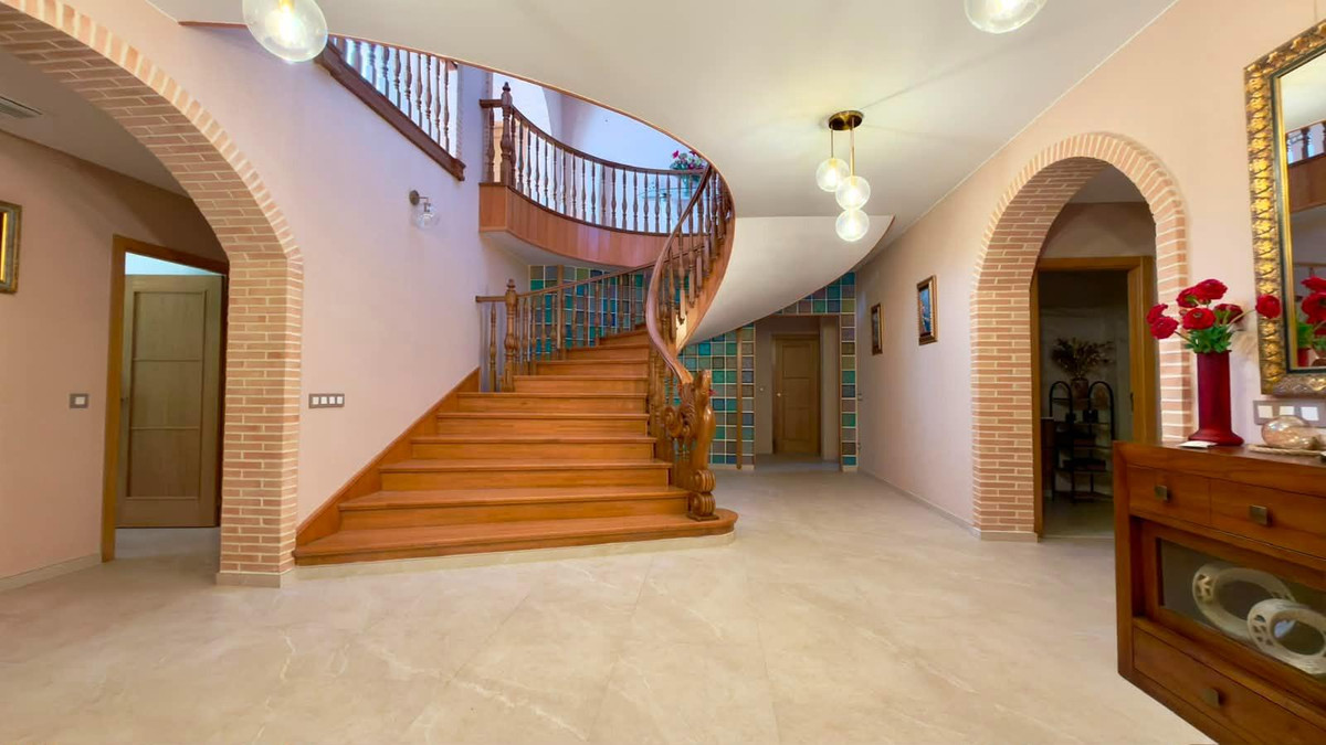 8 Bed Townhouse for sale in Calpe Costa Blanca, Alicante, Spain