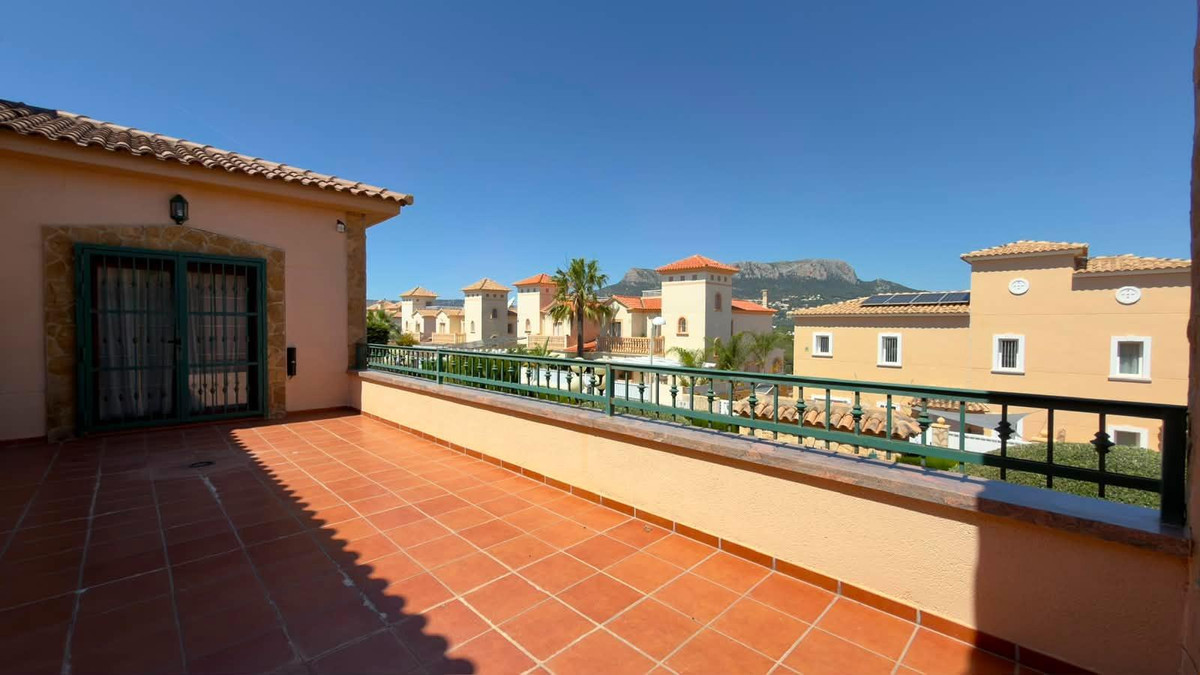 8 Bed Townhouse for sale in Calpe Costa Blanca, Alicante, Spain