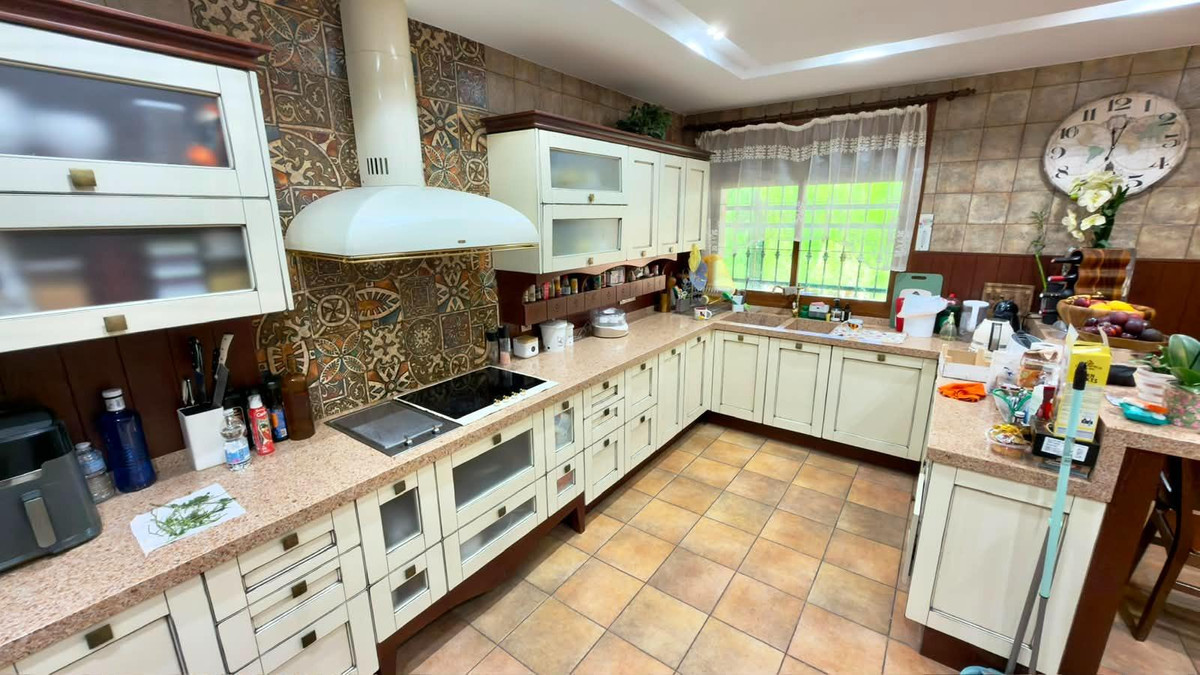 8 Bed Townhouse for sale in Calpe Costa Blanca, Alicante, Spain