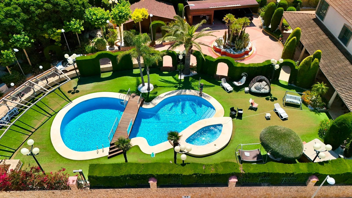 8 Bed Townhouse for sale in Calpe Costa Blanca, Alicante, Spain