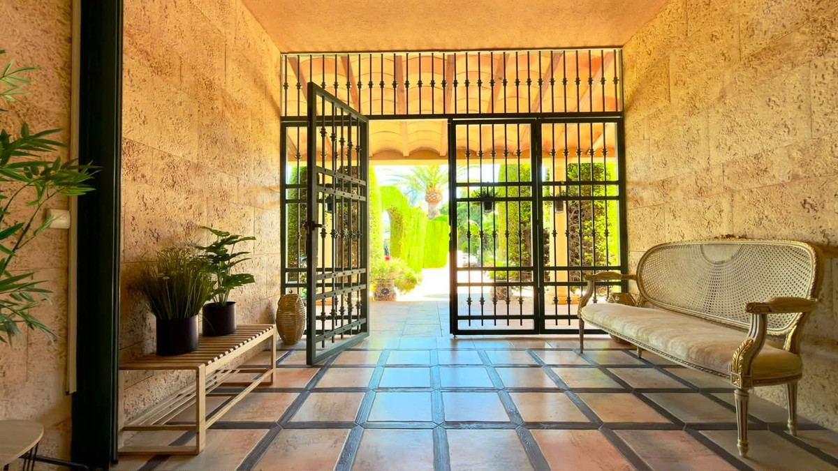 8 Bed Townhouse for sale in Calpe Costa Blanca, Alicante, Spain