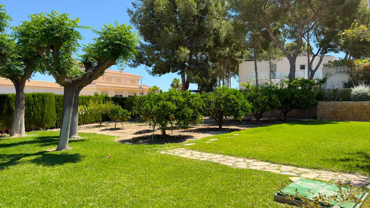 8 Bed Townhouse for sale in Calpe Costa Blanca, Alicante, Spain