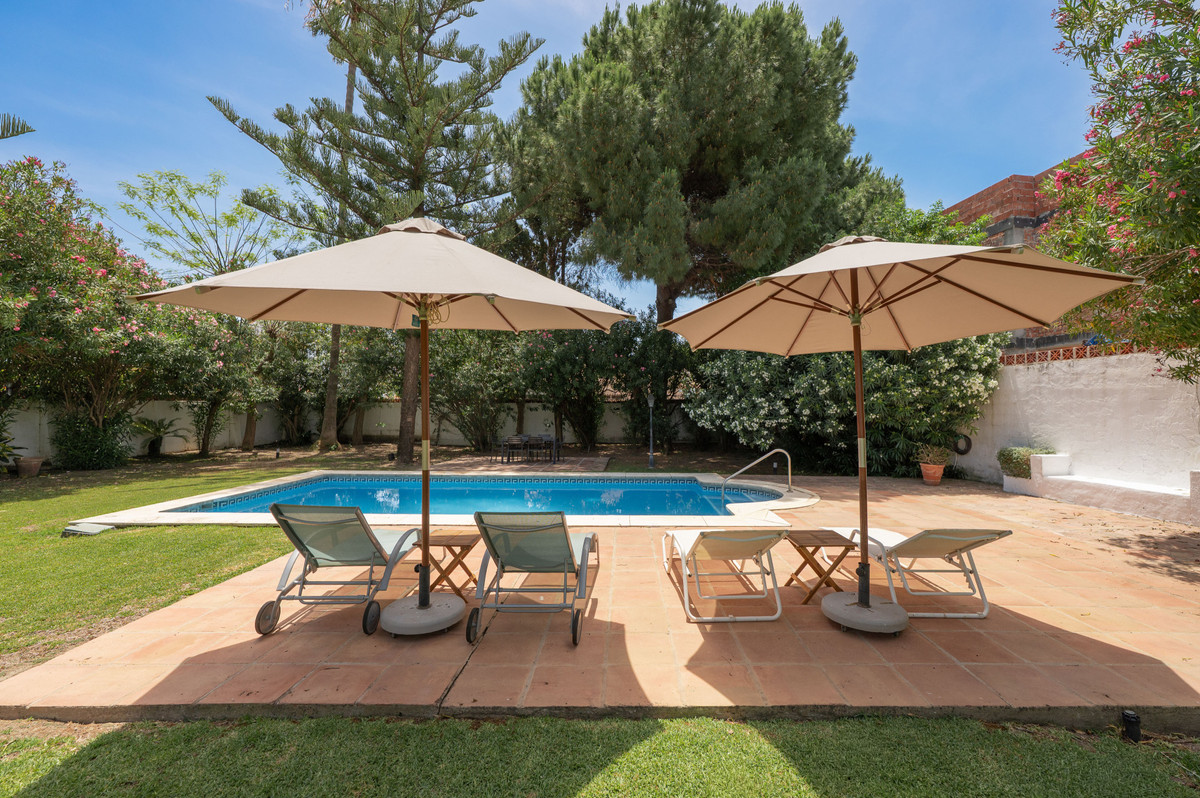 Se vende Villa - Chalet de 5 dormitorios en Costa Del Sol, Málaga, España