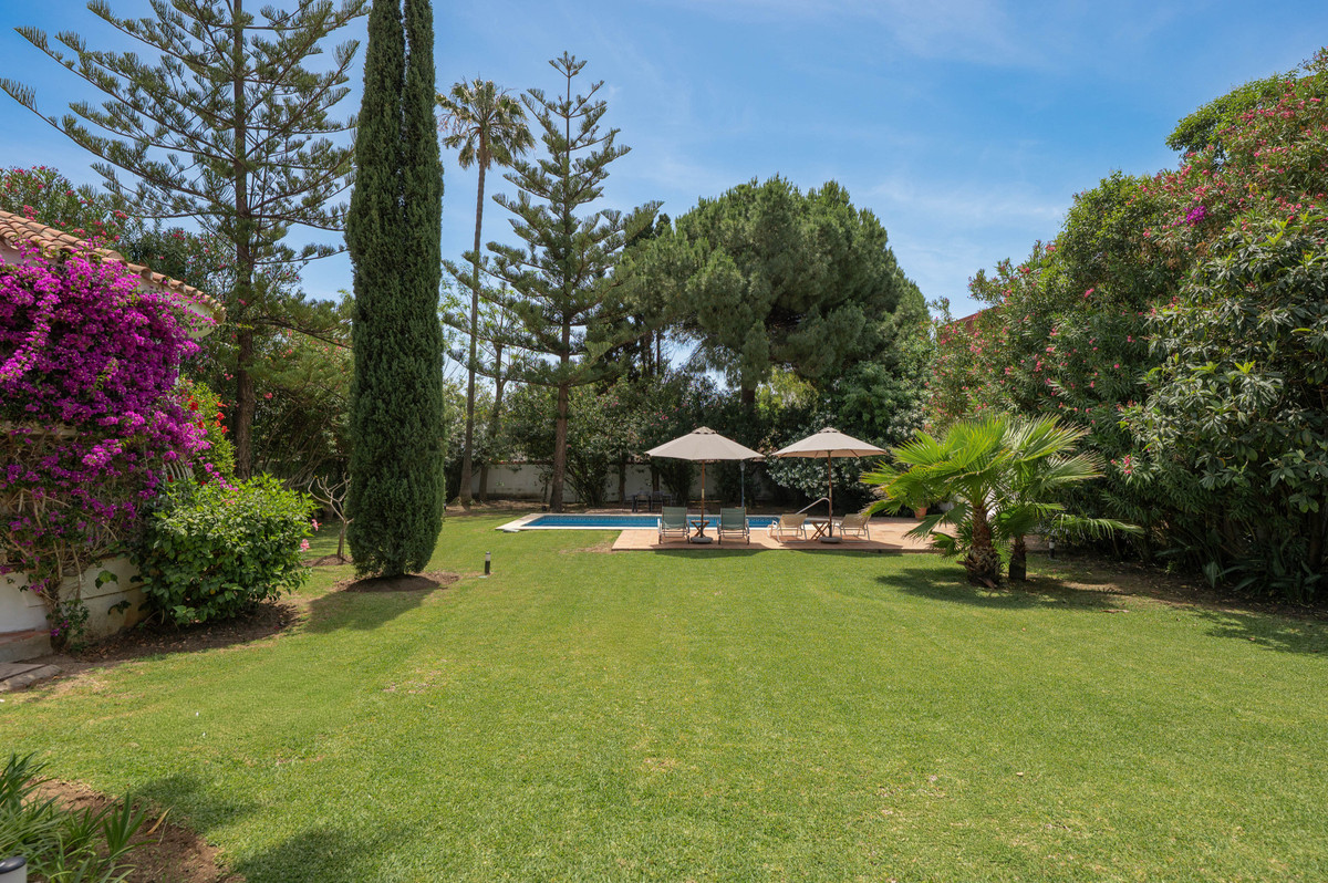 Se vende Villa - Chalet de 5 dormitorios en Costa Del Sol, Málaga, España