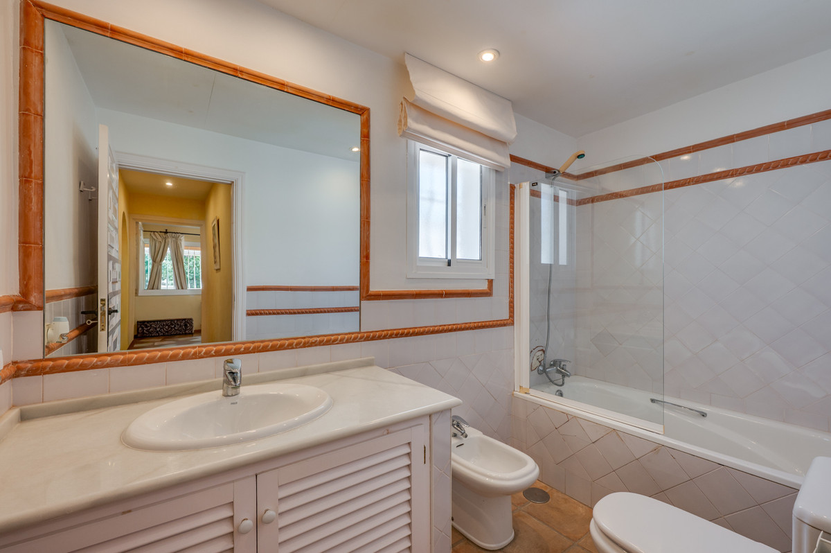 Se vende Villa - Chalet de 5 dormitorios en Costa Del Sol, Málaga, España