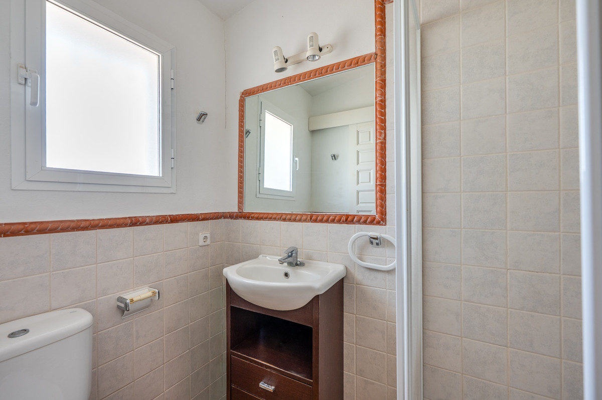 Se vende Villa - Chalet de 5 dormitorios en Costa Del Sol, Málaga, España